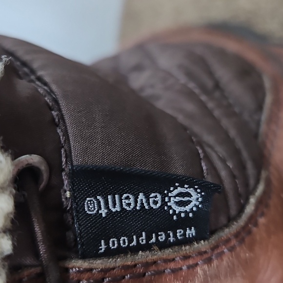 UGG Brown Leather & Quilted Vibram Stormburst Waterproof Size US 7 Womens - Picture 6 of 8